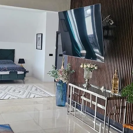 Lägenhet Luxury Penthouse Near Centre Of *