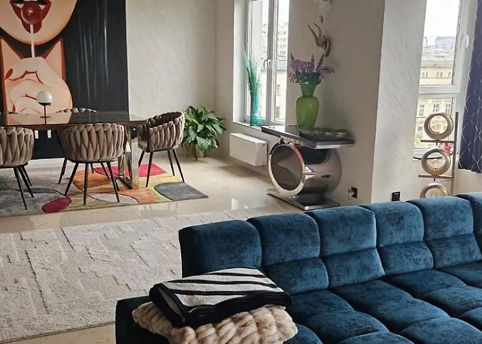 Apartment Luxury Penthouse Near Centre Of *