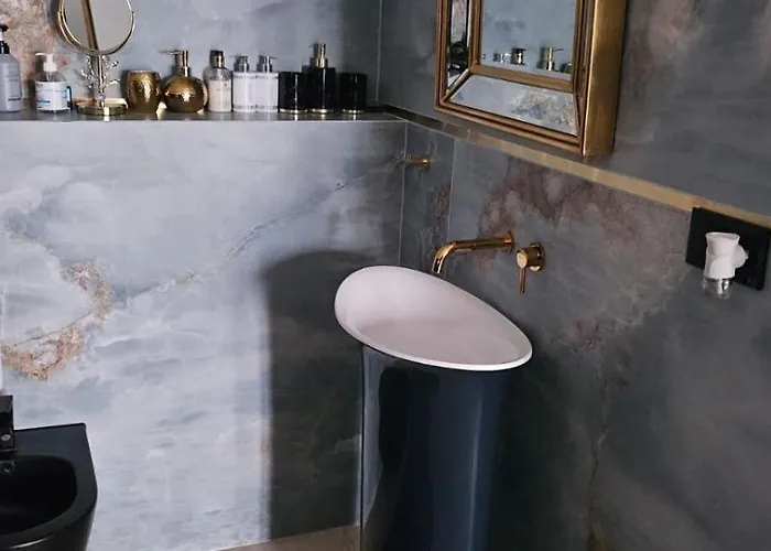 Apartment Luxury Penthouse Near Centre Of *